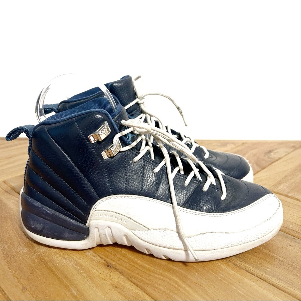 Air Jordan 12 Retro blue white boys size 5.5 athletic mid top sneakers